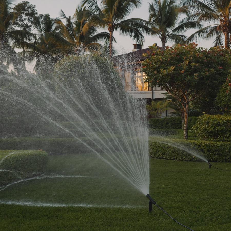 Irrigação — jardim no automático
